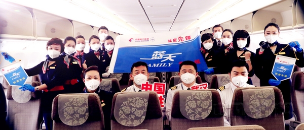 nEO_IMG_东航包机团队由党员干部带头请战-吴双桐摄