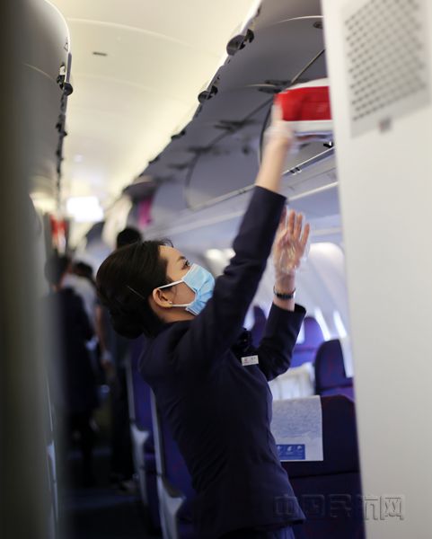 资料图片一疫情之下国航西南分公司保障航班旅客出行_副本.jpg 资料图片一疫情之下国航西南分公司保障航班旅客出行_副本.jpg