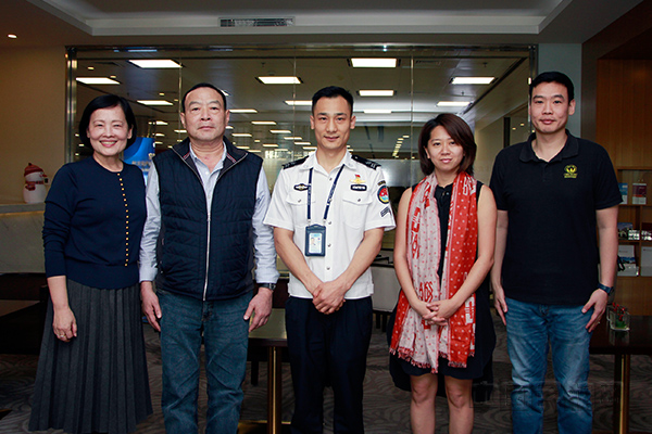 9名台胞赶往厦门机场完成“感恩之旅”.jpg 9名台胞赶往厦门机场完成“感恩之旅”.jpg
