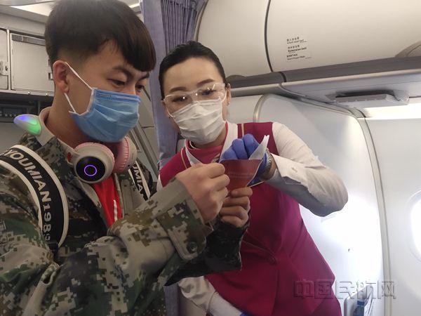 空乘为务工人员服务_副本.jpg