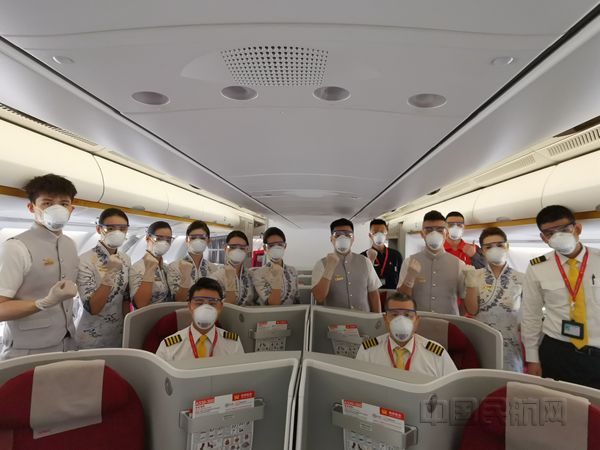 附图3：HU5797航班机组合影_副本.jpg