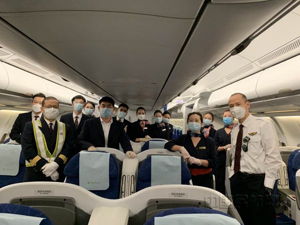 西安深圳全体机组乘务组_副本.jpg 西安深圳全体机组乘务组_副本.jpg