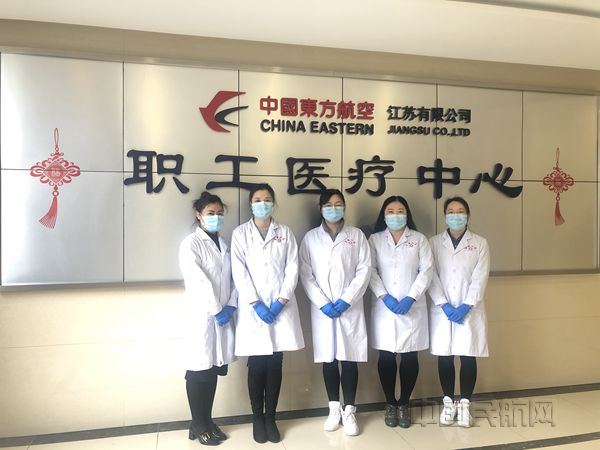 走左往右：张丹丹、包佳伟、耿雨燕、王娜、齐圆方_副本.jpg