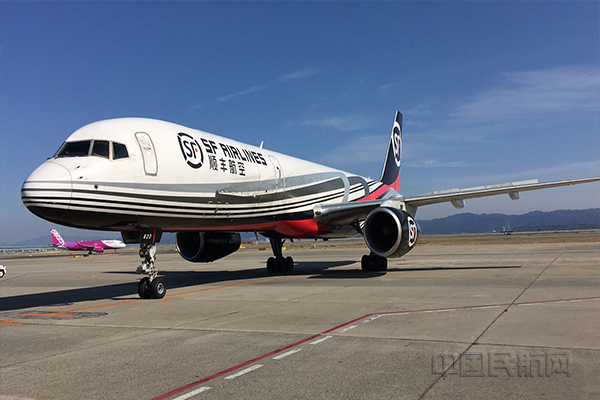 图1:2020年3月12日下午,顺丰航空一架B757-200型全货机平稳飞抵日本大阪。11.jpg 图1:2020年3月12日下午,顺丰航空一架B757-200型全货机平稳飞抵日本大阪。11.jpg