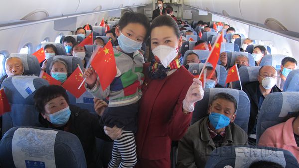 国航一天两架成都至阿克苏包机4_副本.jpg