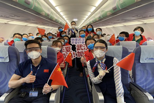 华夏航空派出包机，迎接英雄们凯旋 1.jpg