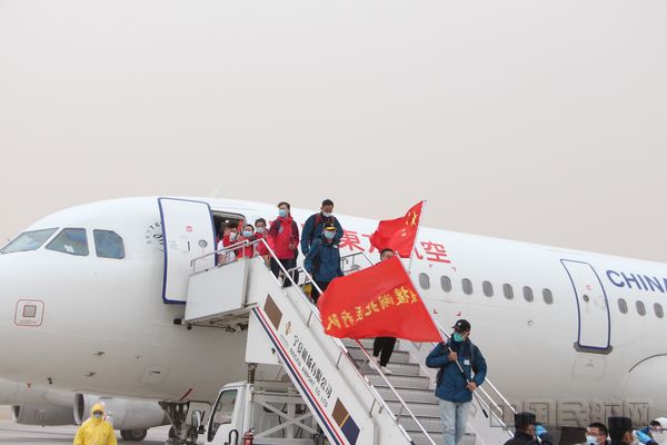 东航包机接运宁夏医疗队员回家-东航供图.jpg