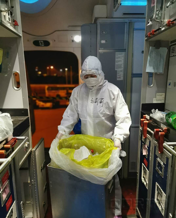 附图4:长安航空地服全力保障入境航班分流任务1.jpg 附图4:长安航空地服全力保障入境航班分流任务1.jpg