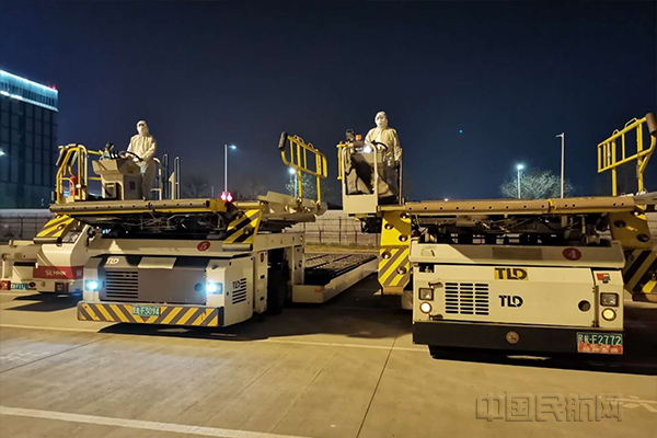 附图5:长安航空地服全力保障入境航班分流任务1.jpg 附图5:长安航空地服全力保障入境航班分流任务1.jpg