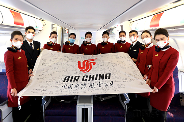 14、乘务组。栾怡拍摄
