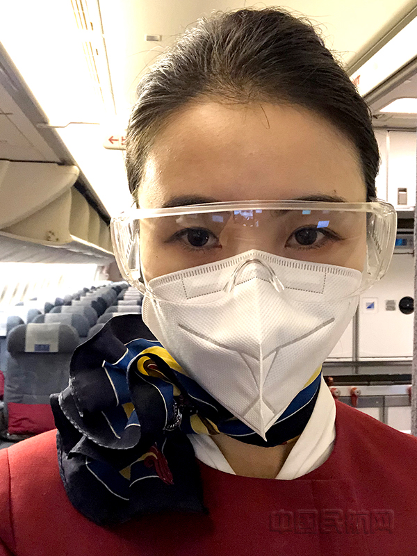 26、“飞往春天的航班”绘画者袁婧