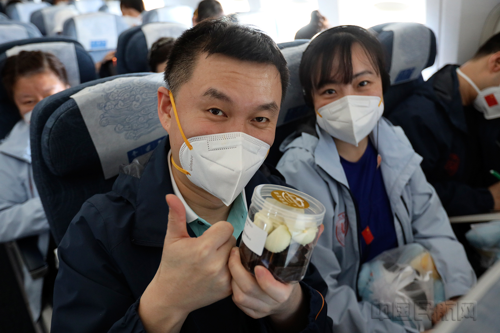 7.北京航食连夜制作的精美蛋糕让医疗队员们品尝到“家”的甜蜜。1.jpg 7.北京航食连夜制作的精美蛋糕让医疗队员们品尝到“家”的甜蜜。1.jpg