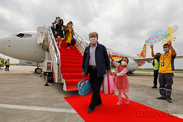 首航航班旅客抵达博鳌-21