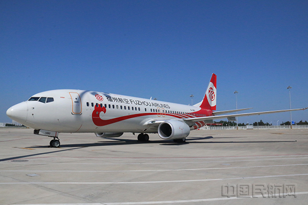福州航空波音737-800飞机1.jpg