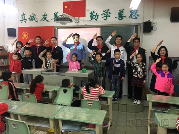东航武汉飞行部团员青年开展公益活动-东航武汉供图_副本.jpg 东航武汉飞行部团员青年开展公益活动-东航武汉供图_副本.jpg