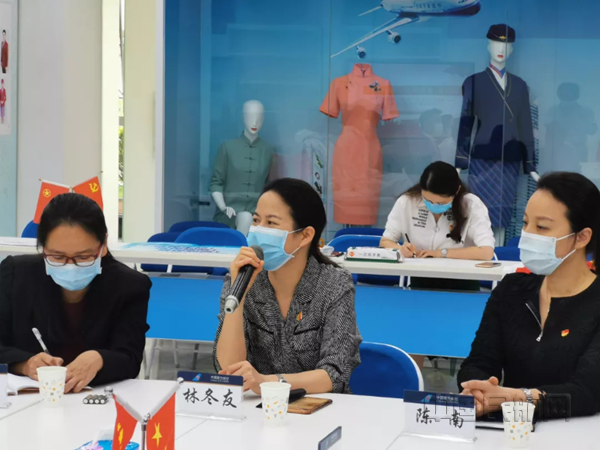 南航股份客舱部与培训中心联合开展“三个敬畏”专业技术研讨会_副本.png 南航股份客舱部与培训中心联合开展“三个敬畏”专业技术研讨会_副本.png