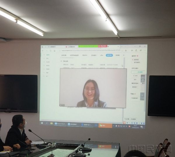 春秋航空给身在武汉的应届毕业生做视频面试-春秋供图.jpg 春秋航空给身在武汉的应届毕业生做视频面试-春秋供图.jpg