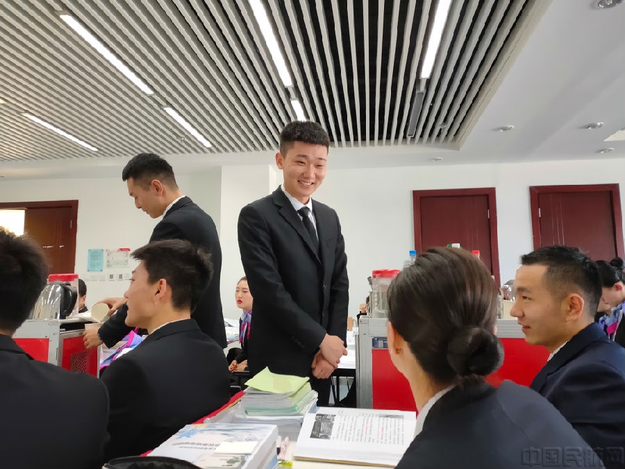 图6:餐饮服务实操 图6:餐饮服务实操