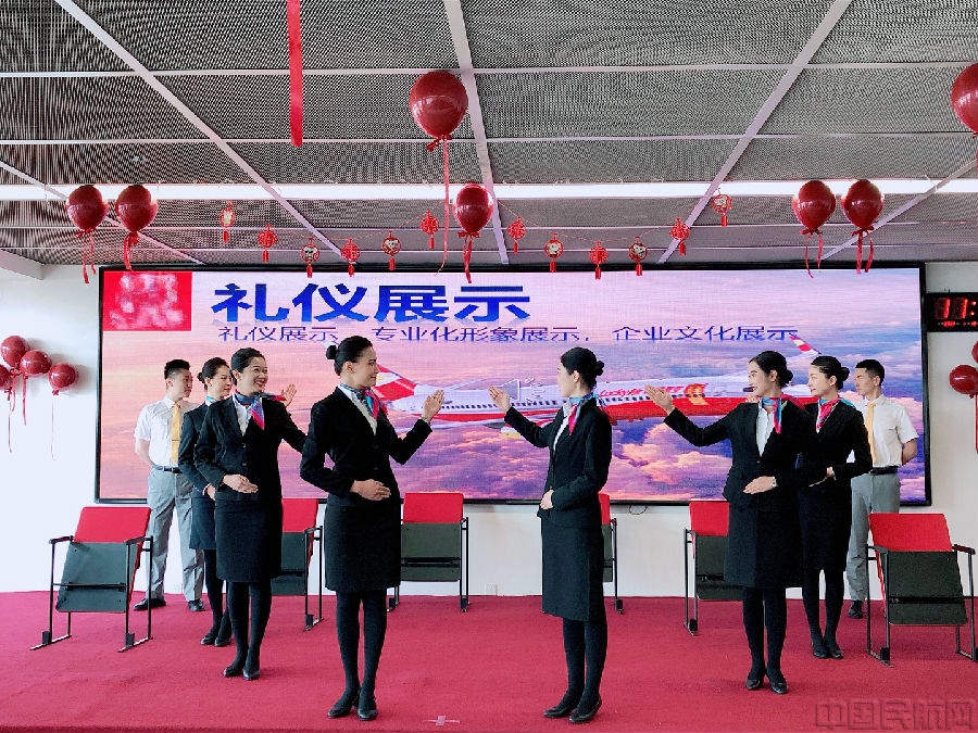 图8:职业形象风采展示 图8:职业形象风采展示