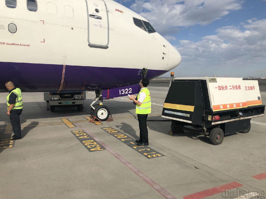 图2：河允石做绕机检查