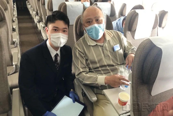 老爷爷吃药.jpg 老爷爷吃药.jpg