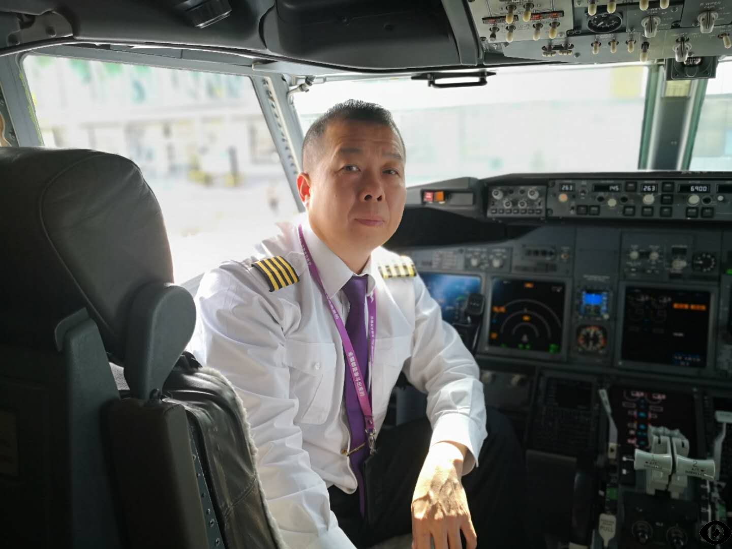 乌鲁木齐航空飞行员陈宝元:修身齐家,以报社会 乌鲁木齐航空飞行员陈宝元:修身齐家,以报社会