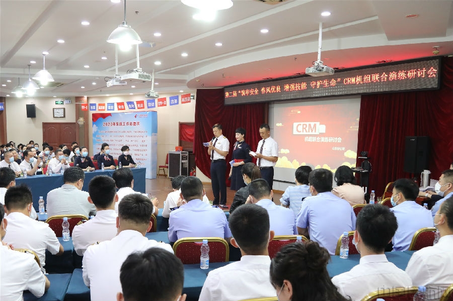 1.活动现场.jpg 1.活动现场.jpg