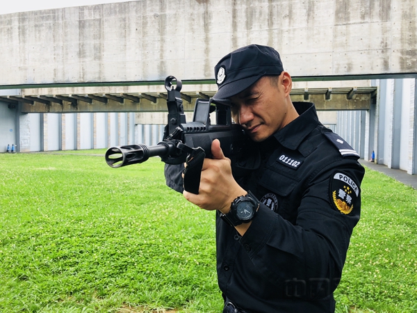 东航空警郝辰铸就空中钢铁长城
