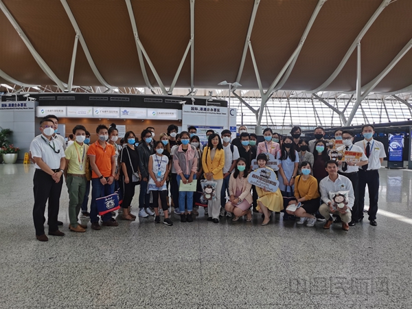 随航班返泰的泰国公民-春秋供图_副本.jpg 随航班返泰的泰国公民-春秋供图_副本.jpg