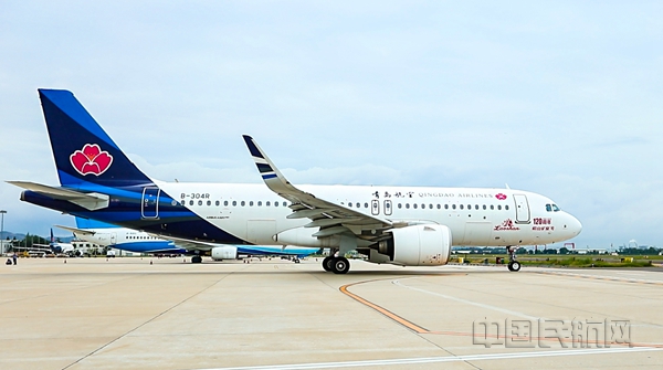 4崂山矿泉号冠名飞机_副本.jpg 4崂山矿泉号冠名飞机_副本.jpg