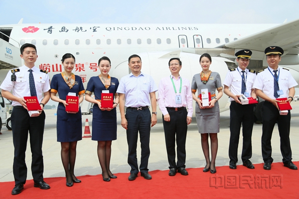 5领导与机组合影_副本.jpg 5领导与机组合影_副本.jpg