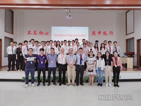 活动合影_副本.jpg 活动合影_副本.jpg