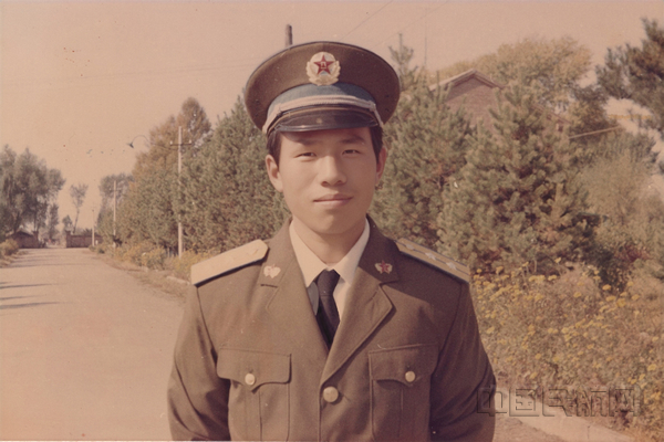 nEO_IMG_张代兵在空军第七飞行学院时的照片