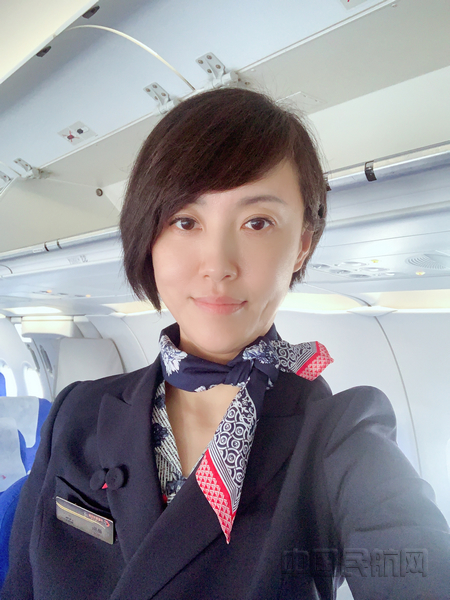 nEO_IMG_客舱乘务岗位上的孙梅