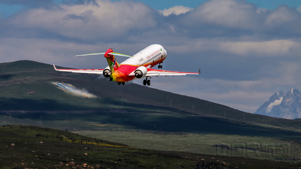 ARJ21“征战”全球海拔最高民用机场