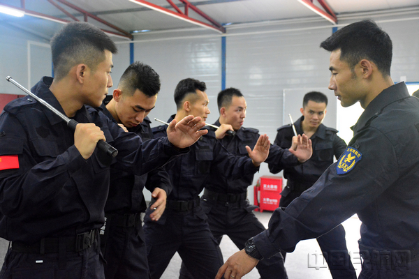 图 北部湾航空退伍军人安全员进行日常训练.jpg 图 北部湾航空退伍军人安全员进行日常训练.jpg