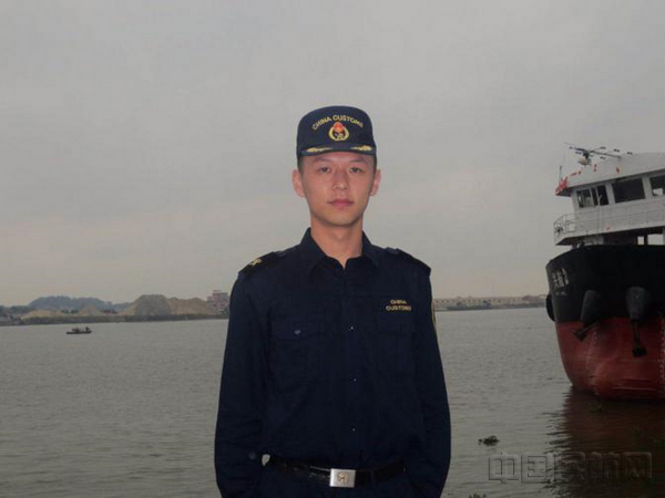 附图1：在广州武警部队服役的赖嘉宁.jpg