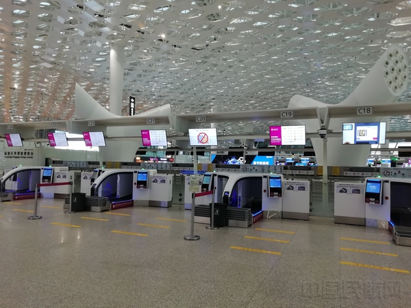附图：海南航空深圳宝安机场自助值机、自助行李托运柜台.jpg