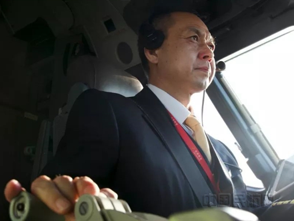 附图1:”最美海航奋斗者“长安航空飞行部党总支书记、机队队长杨从建_副本.jpg 附图1:”最美海航奋斗者“长安航空飞行部党总支书记、机队队长杨从建_副本.jpg