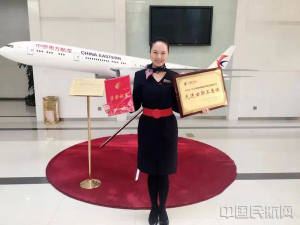覃辉桃2.jpg 覃辉桃2.jpg