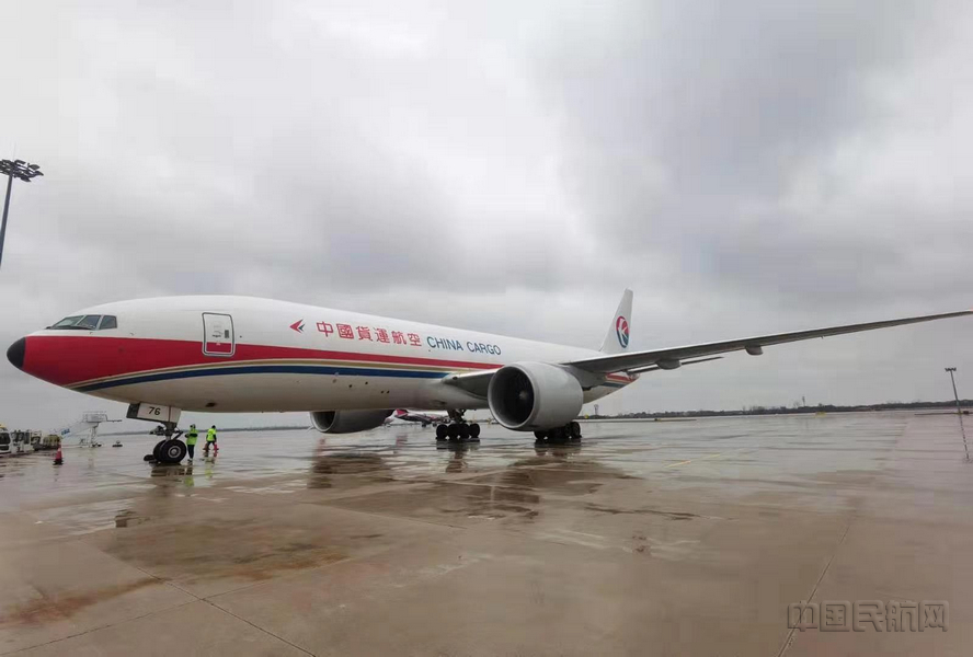 nEO_IMG_大年初二从马尼拉飞抵武汉的东航旗下中国货运航空全货机,是首班驰援武汉的抗疫国际航班