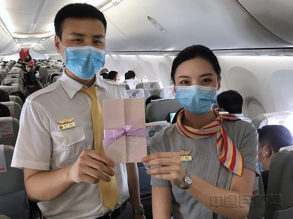 nEO_IMG_附图3:海航长安航空举行“金秋长安 感念师恩”主题航班活动