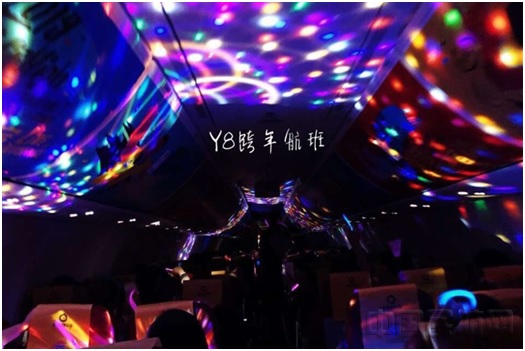 金鹏航空“云端跨年时光机”主题航班-金鹏供图.jpg 金鹏航空“云端跨年时光机”主题航班-金鹏供图.jpg