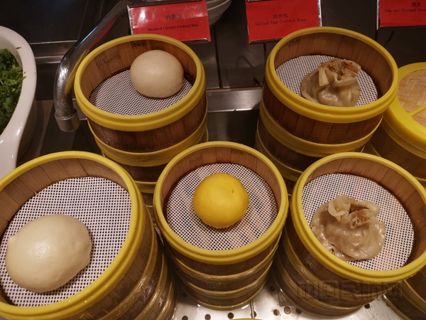 单个单笼的蒸制面点方便旅客少量多次取用多个品种-东航武汉公司供图_副本.jpg