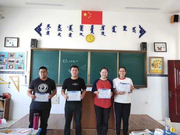 品学兼优的少楞格。摄影:苏日娜.jpg 品学兼优的少楞格。摄影:苏日娜.jpg
