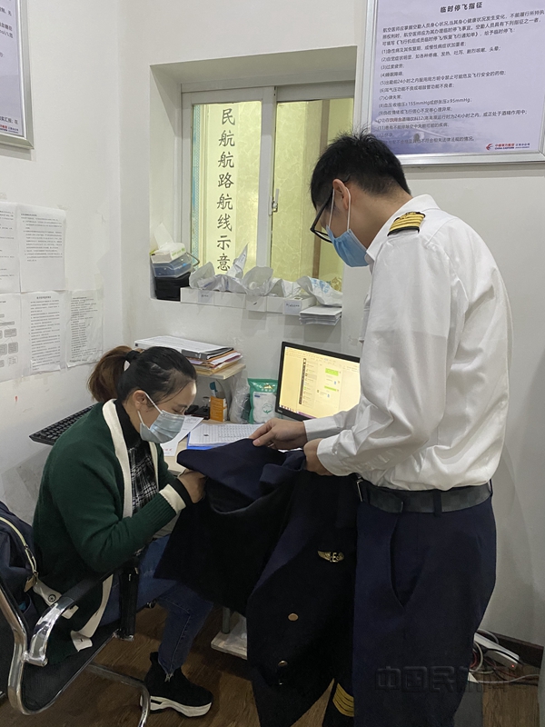 陈湾帮助机组缝制服扣子2_副本.jpg