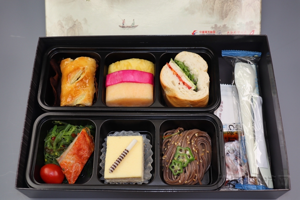 “云上食”新餐食系列11月起亮相东上航航班