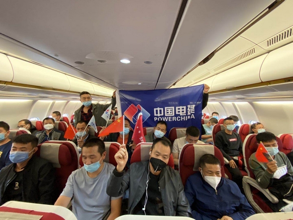 附图3：海南航空成都至卡拉奇包机航班再度起航.jpg