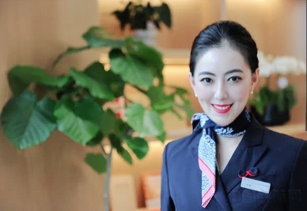 李旖在航班中细心认真 (2).jpg 李旖在航班中细心认真 (2).jpg