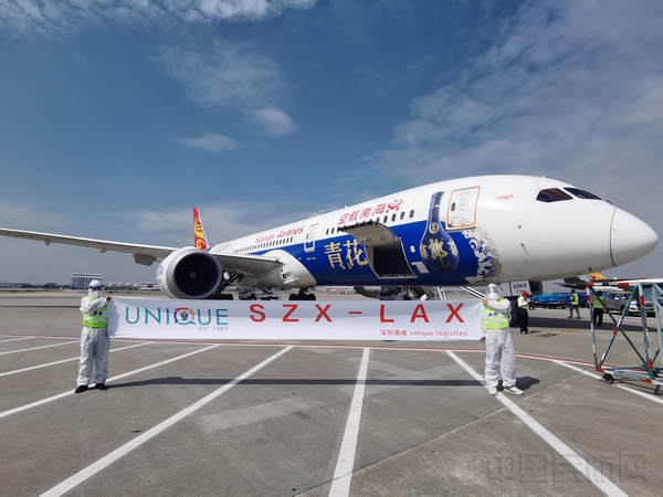 附图2:海南航空HU445深圳-洛杉矶航班“客改货”物资装载(拍摄:张宇).jpg 附图2:海南航空HU445深圳-洛杉矶航班“客改货”物资装载(拍摄:张宇).jpg